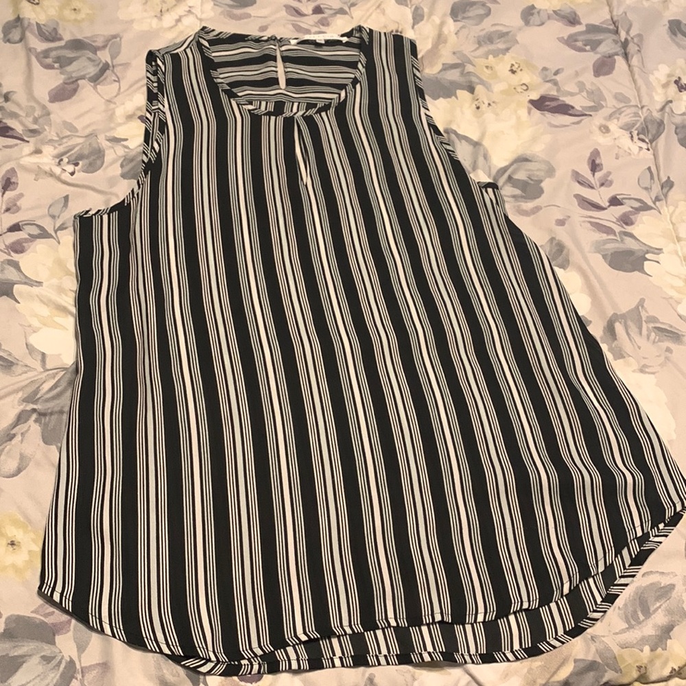 Medium women’s sleeveless blouse